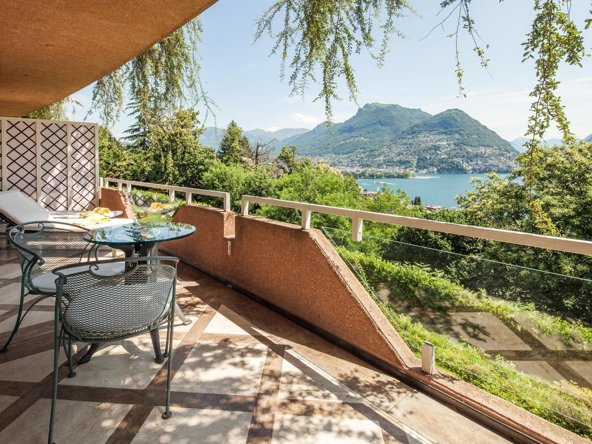 Signature Lake Suite Balcony Private Spa Access,938700667:JPEG